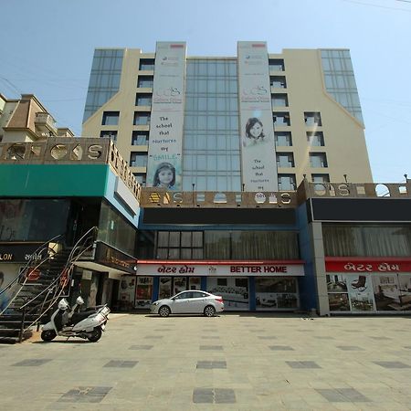 Oyo 8786 Hotel Maan Residency Ahmedabad Bagian luar foto