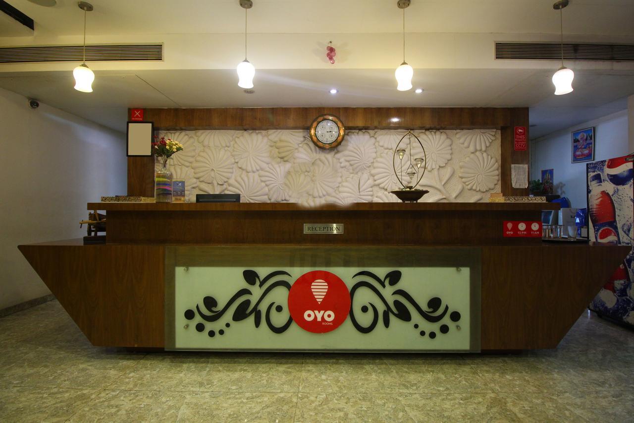 Oyo 8786 Hotel Maan Residency Ahmedabad Bagian luar foto