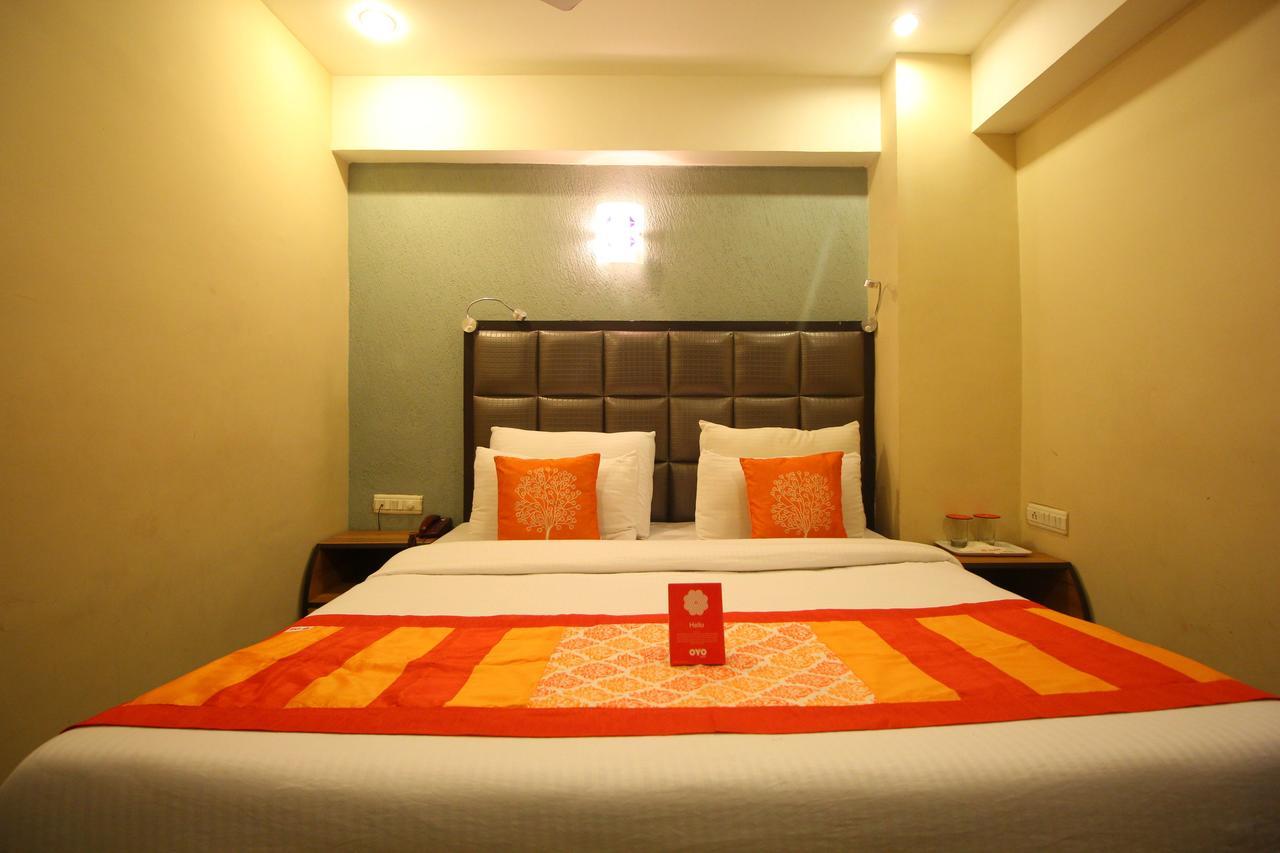 Oyo 8786 Hotel Maan Residency Ahmedabad Bagian luar foto