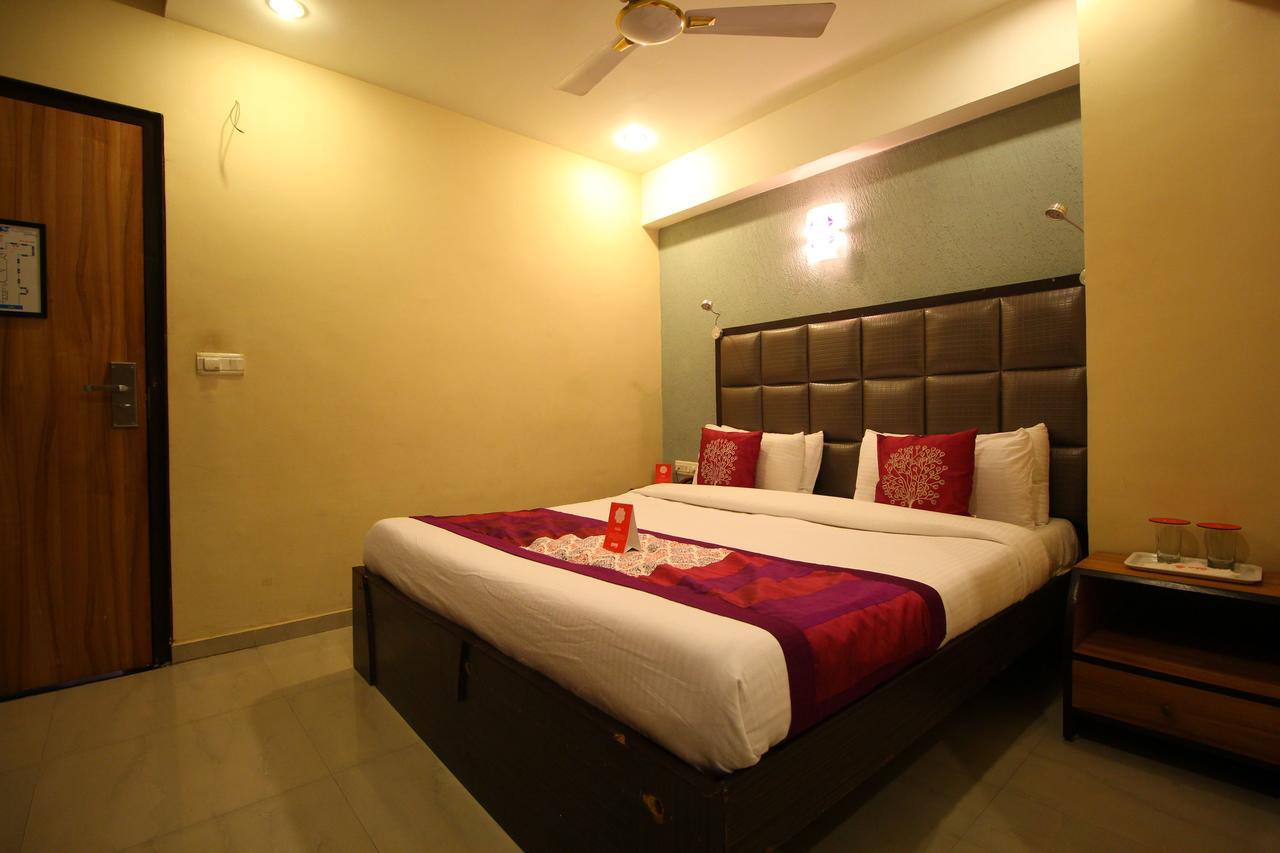 Oyo 8786 Hotel Maan Residency Ahmedabad Bagian luar foto