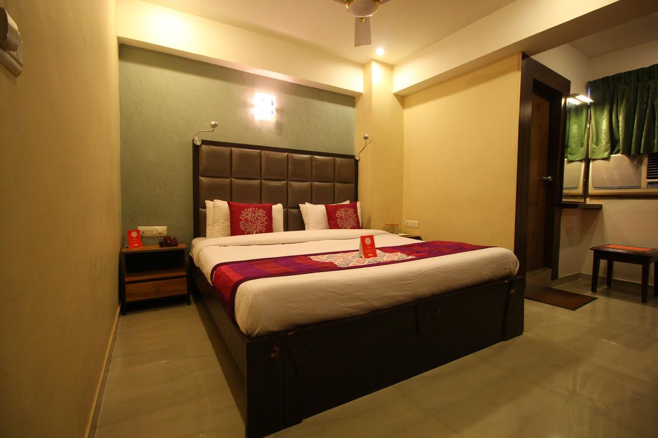 Oyo 8786 Hotel Maan Residency Ahmedabad Bagian luar foto