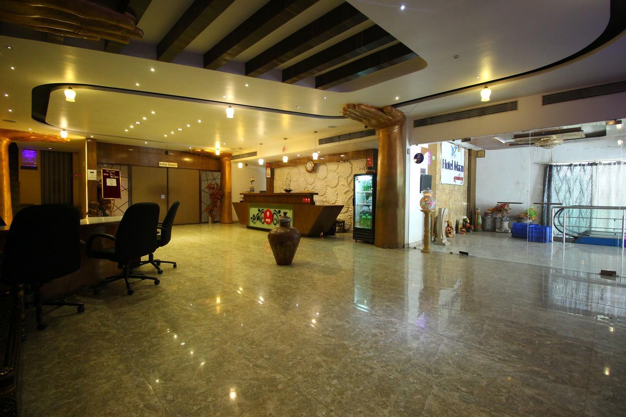 Oyo 8786 Hotel Maan Residency Ahmedabad Bagian luar foto