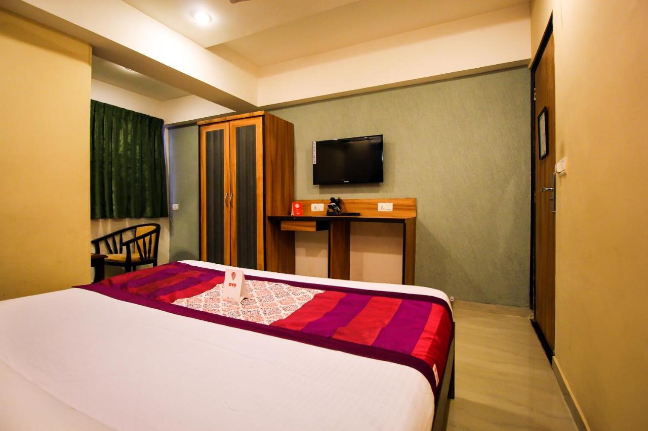 Oyo 8786 Hotel Maan Residency Ahmedabad Bagian luar foto