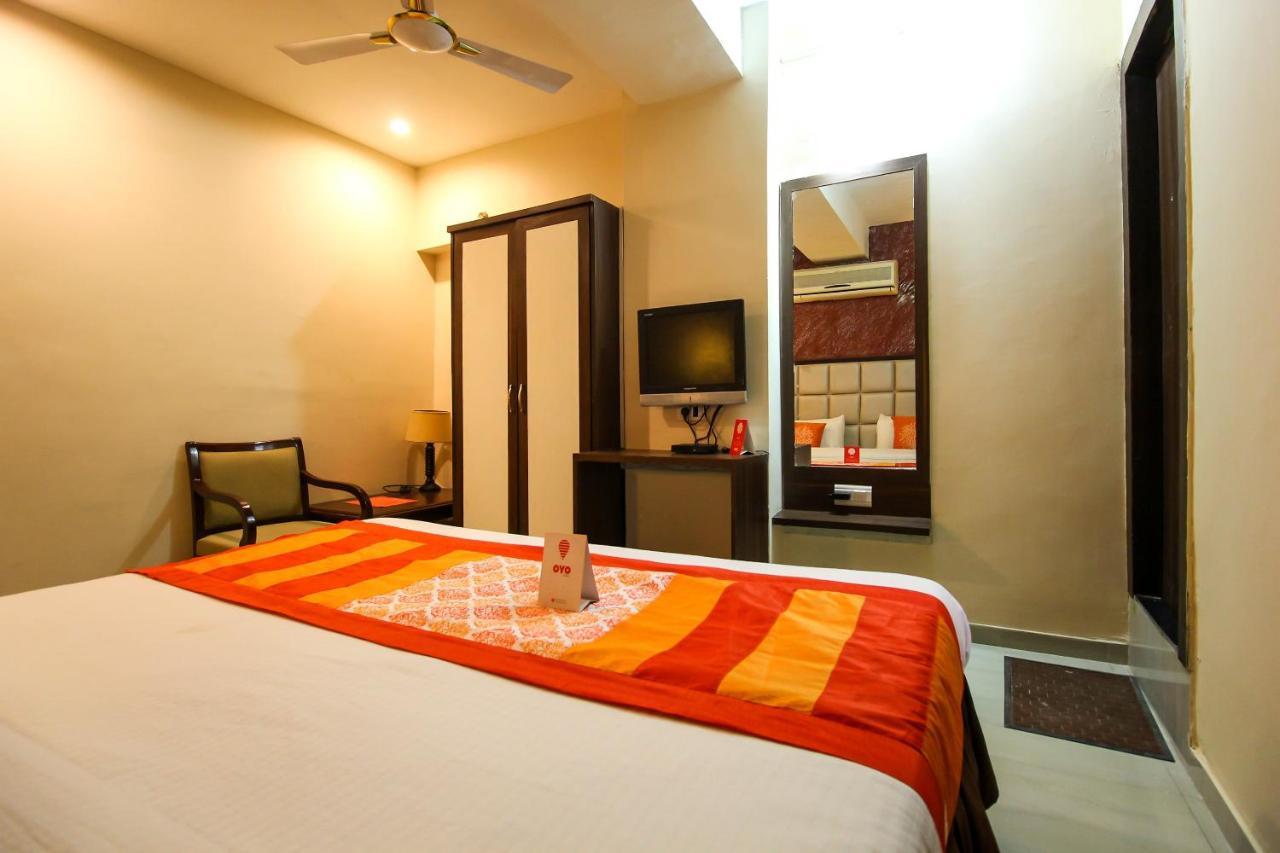 Oyo 8786 Hotel Maan Residency Ahmedabad Bagian luar foto